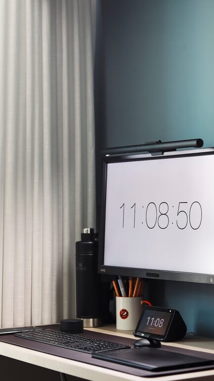 Cum să îți organizezi spațiul de lucru pentru a fi mai productiv acasă